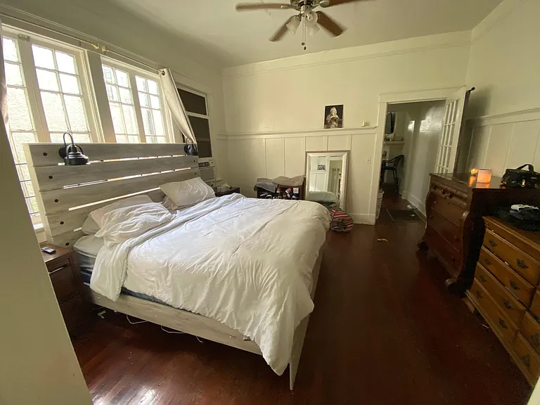 1822 Broadway St — Photo 5