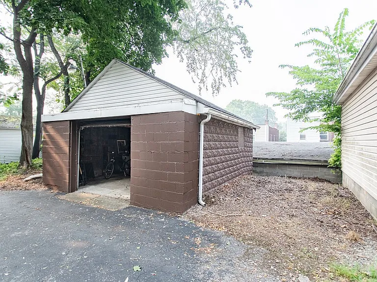 6331 Alderson St — Photo 40