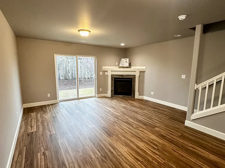 3760 Peter Ln NE — Photo 4