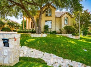 6 Cliffbrook Ct, The Hills, TX 78738
