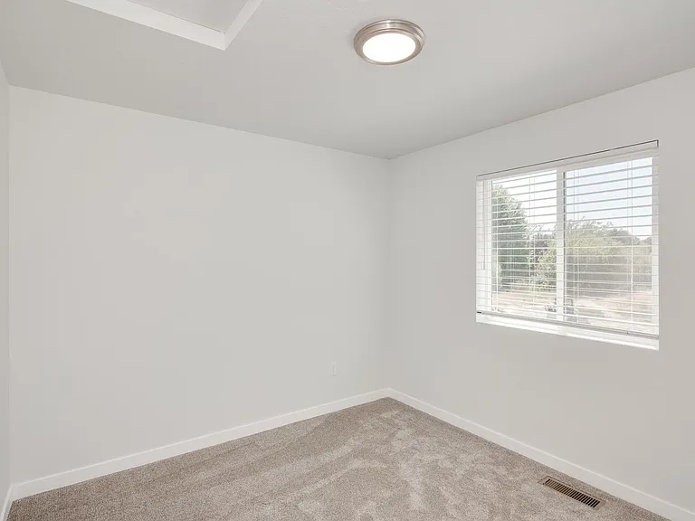 1673 S Arborwood Ln — Photo 13