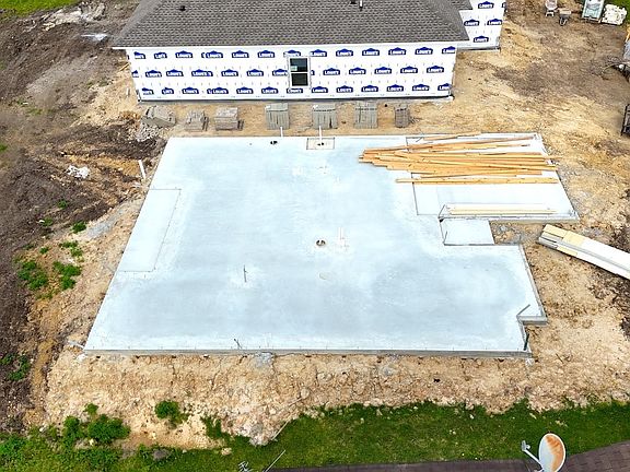 3rd image of 3475 Saint James Blvd