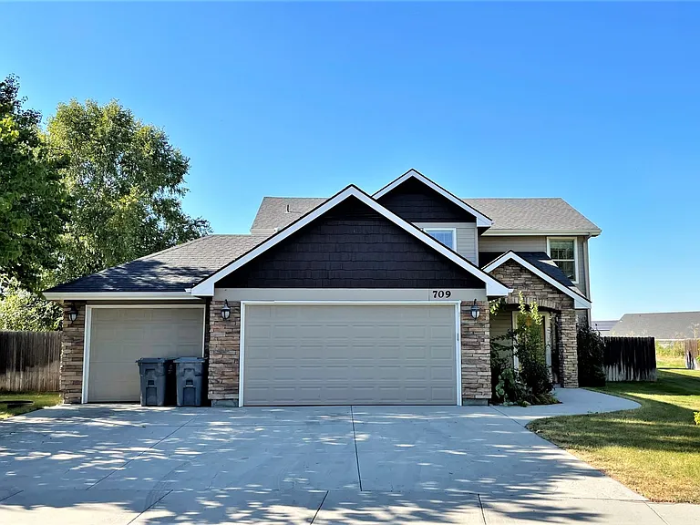 709 N Saddlebrook Way — Photo 1