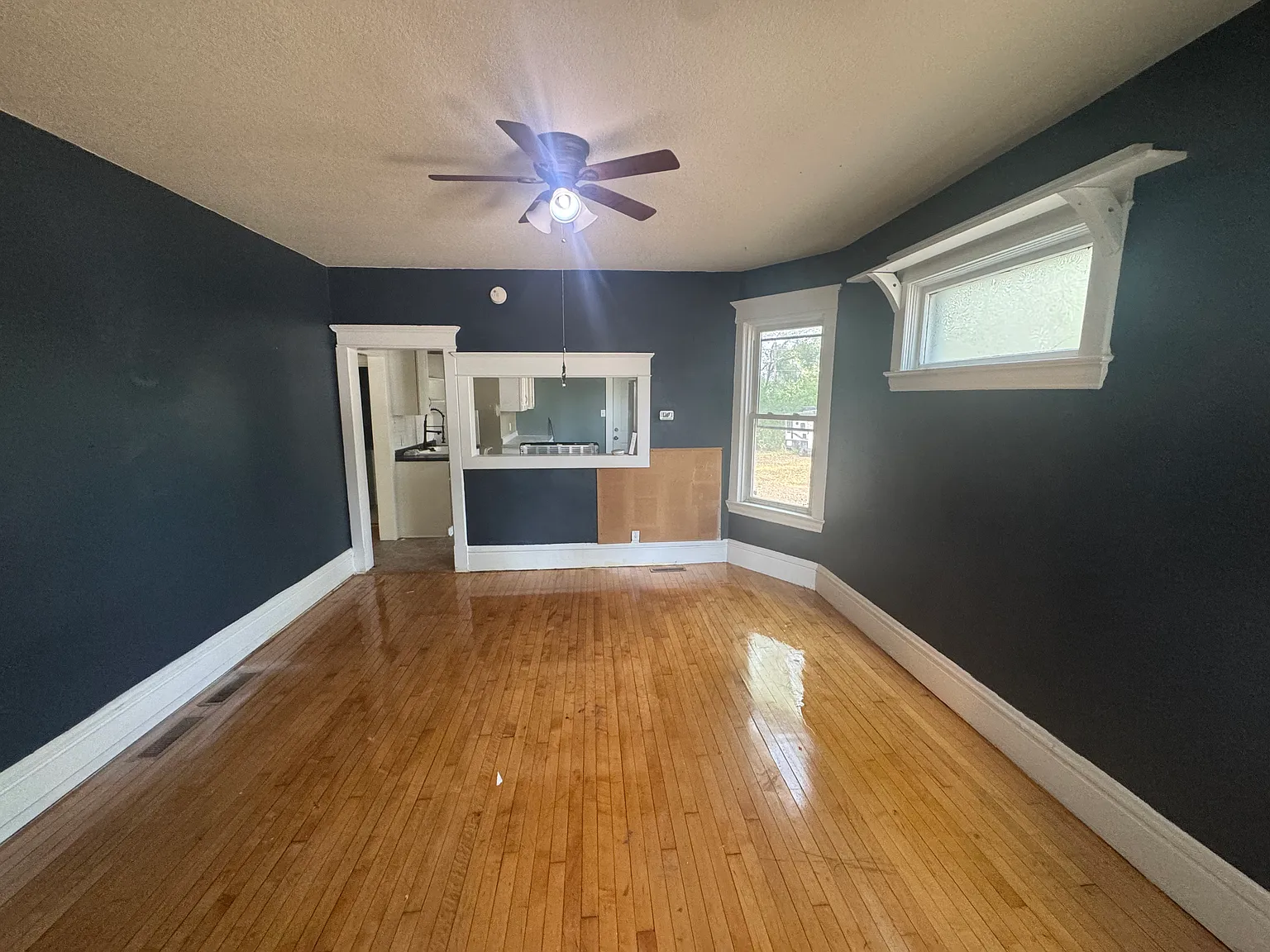 1 bed, 1200 sqft, $1,250 — Photo 3