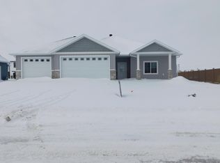 4203 Pine Pkwy S, Fargo, ND 58104