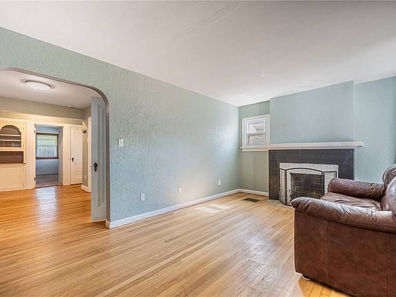 3rd image of 3521 Cleveland Ave