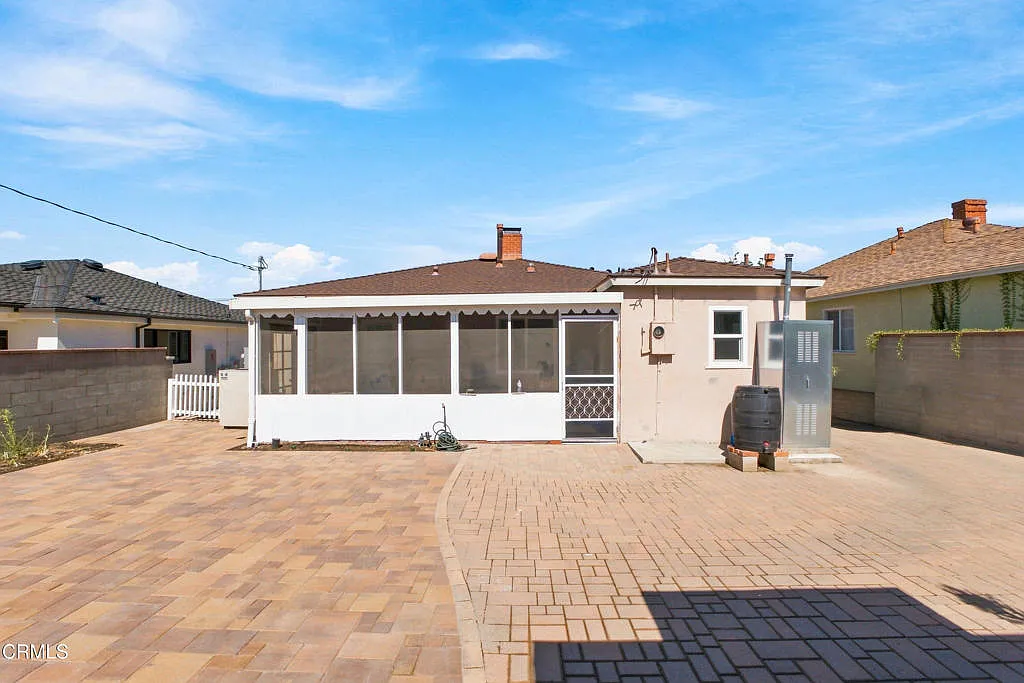 3 bed, 2.0 bath, 1423 sqft, $4,300 — Photo 4