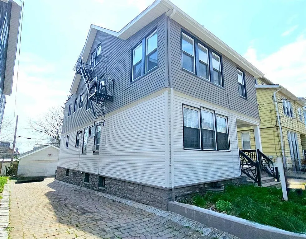 3 bed, 1.0 bath, $2,800 — Photo 2