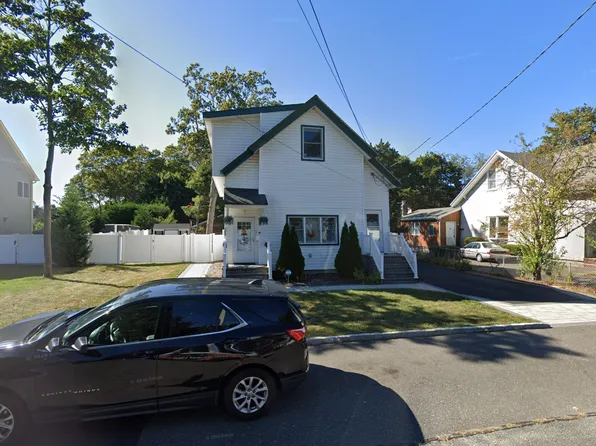 38 Laurel Ave #1B, East Islip, NY 11730