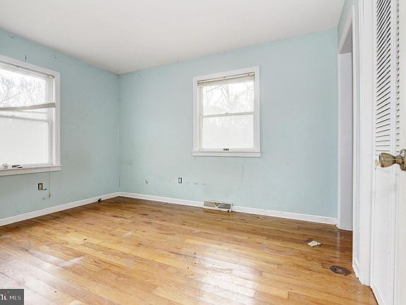 2nd image of 271 5th Ave