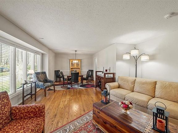 4th image of 10119 Oakridge Dr