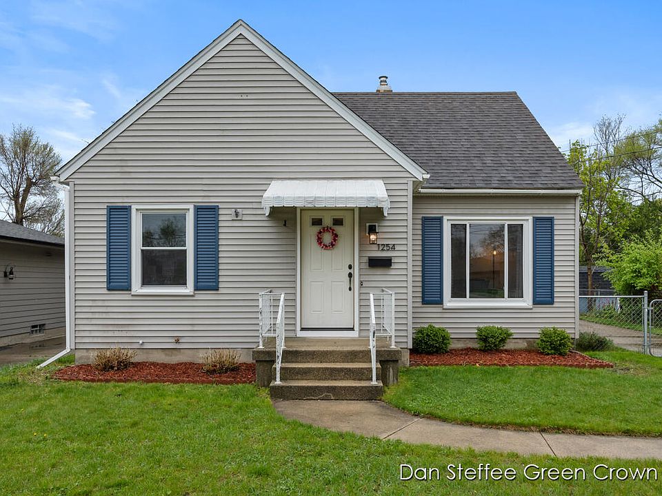 1st image of 1254 Oaklawn St NE