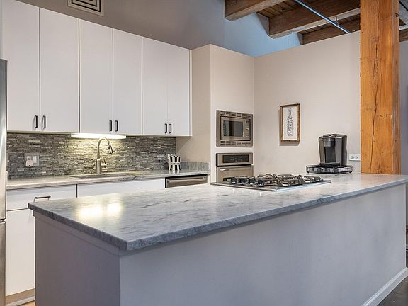 5th image of 728 W Jackson Blvd APT 219