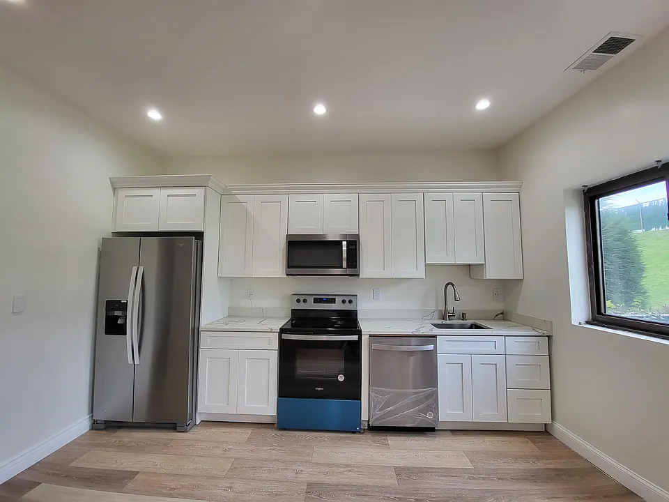 447 Gregory Ave #1