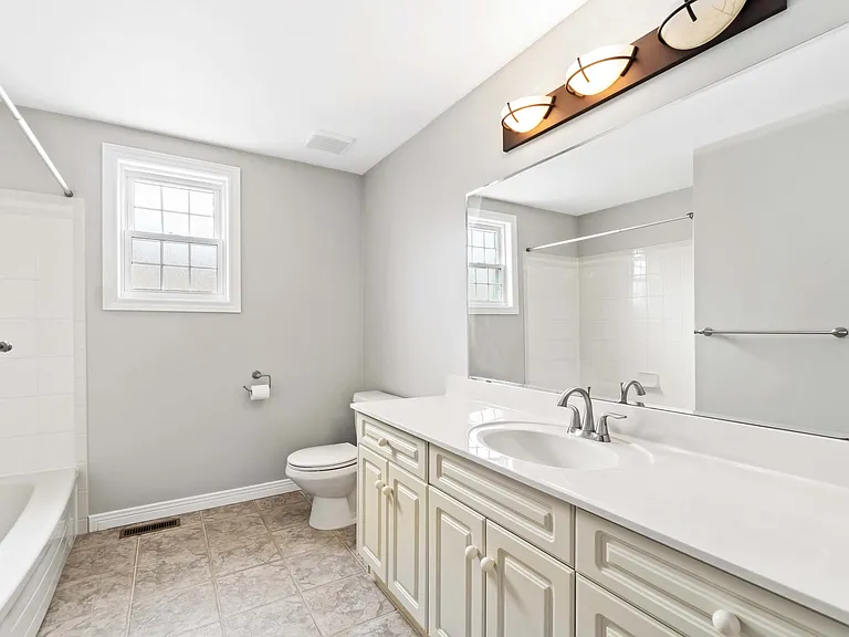 451 Saint Lawrence Ct — Photo 8