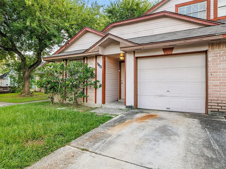 10025 Rosbrook Dr — Photo 1