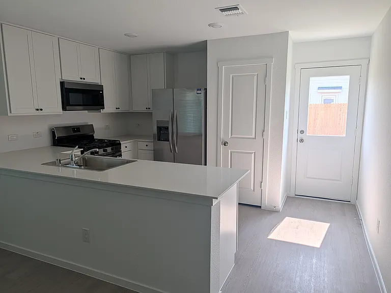 3904 Superior Pl — Photo 7