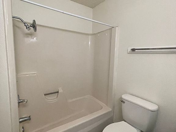 4th image of 300-304 W Saint Anne Pl #304-B