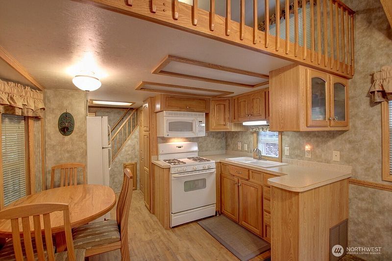 4th image of 137 6 Riverside Drive