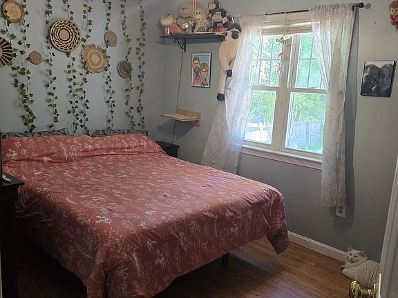 2nd image of 15 Autumn Hill Rd
