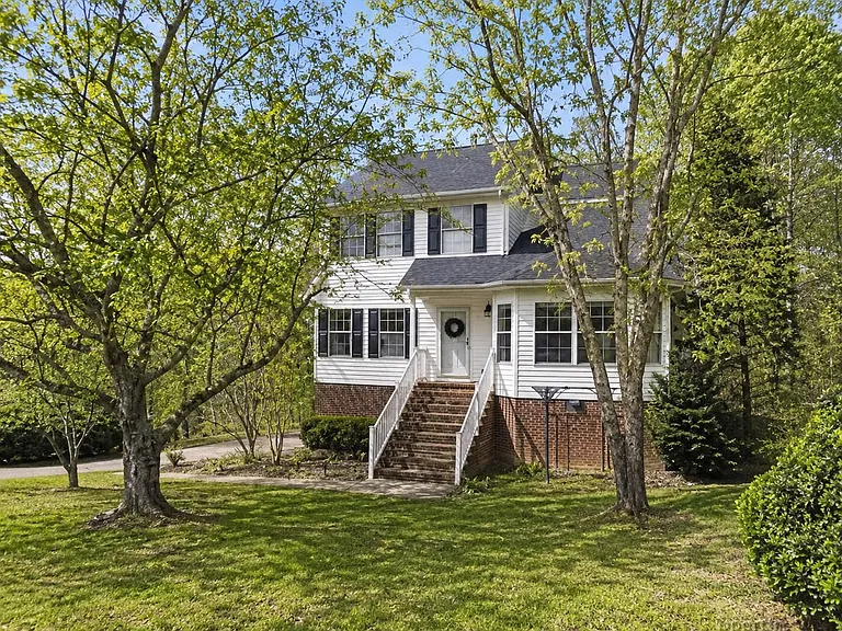 107 Haymaker Pl — Photo 1