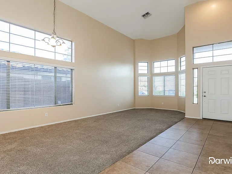 11418 W Locust Ln — Photo 6