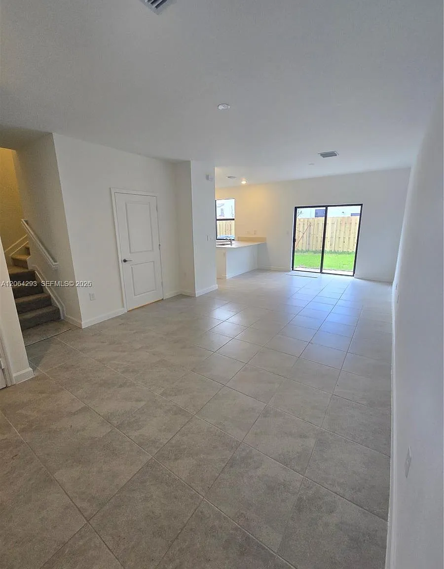 3 bed, 2.5 bath, 1331 sqft, $2,680 — Photo 3