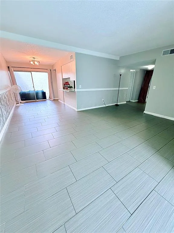 2 bed, 2.0 bath, 1404 sqft, $1,600 — Photo 3
