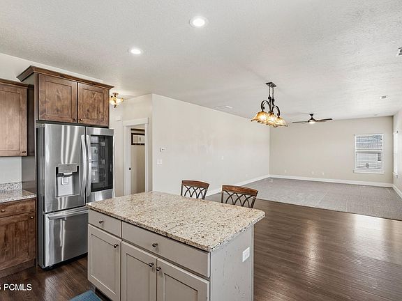 3rd image of 270 Scenic Heights Rd