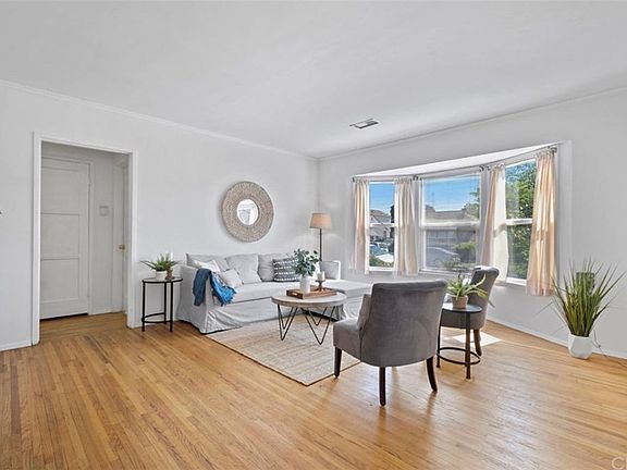 5th image of 5841 Dunrobin Ave