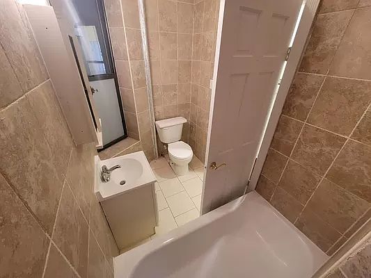 5th image of 48 Stuyvesant St APT 2