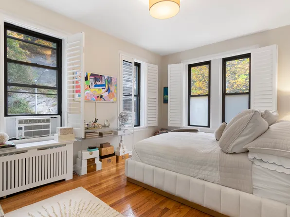 225 Bennett Avenue image 4 of 6