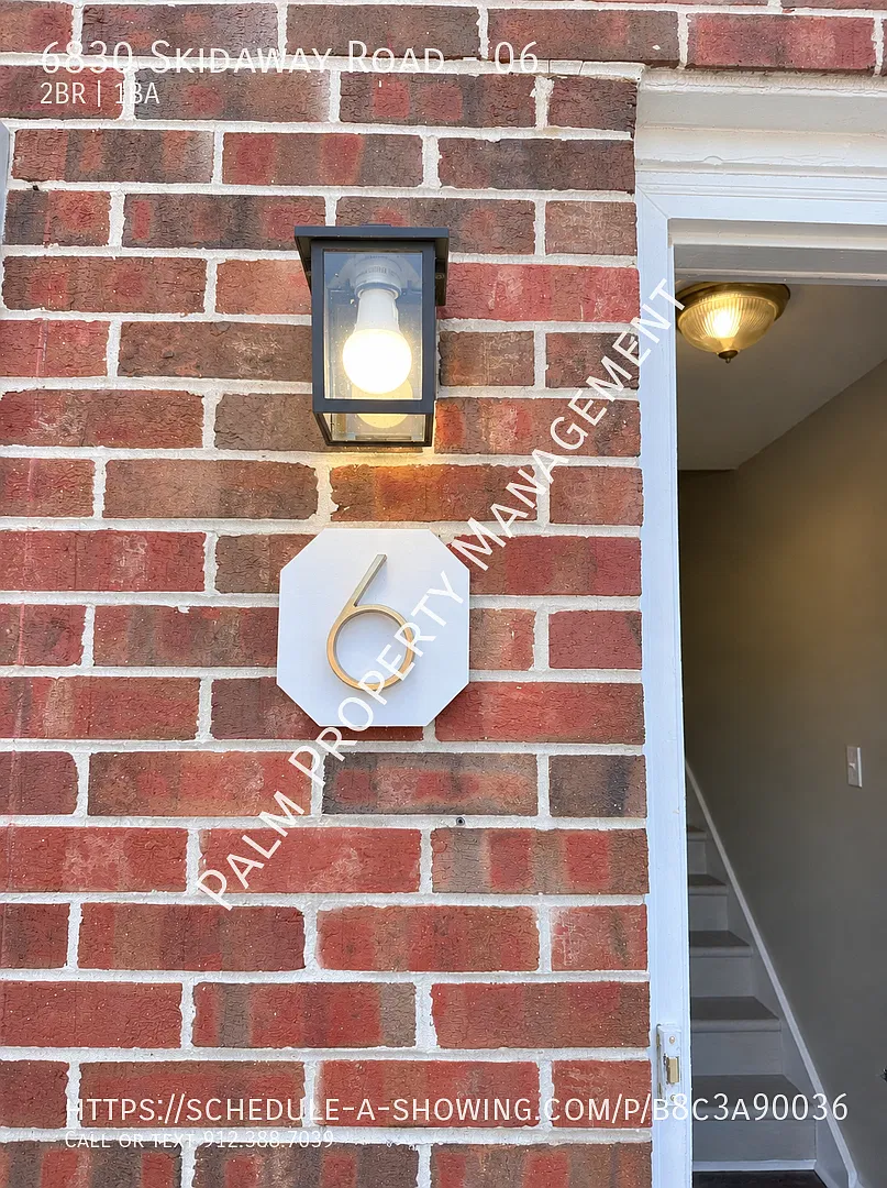 2 Bedroom, 1 Bathroom Apartment Townhome in Midtown area! W/D Hookups! — Photo 2