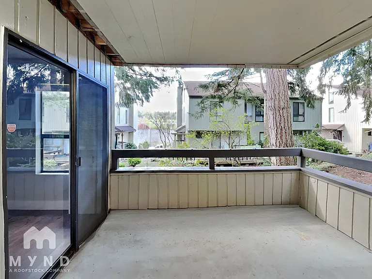 10905 NE 35th Pl #4 — Photo 7