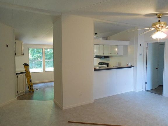 4th image of 447 Flat Creek Dr