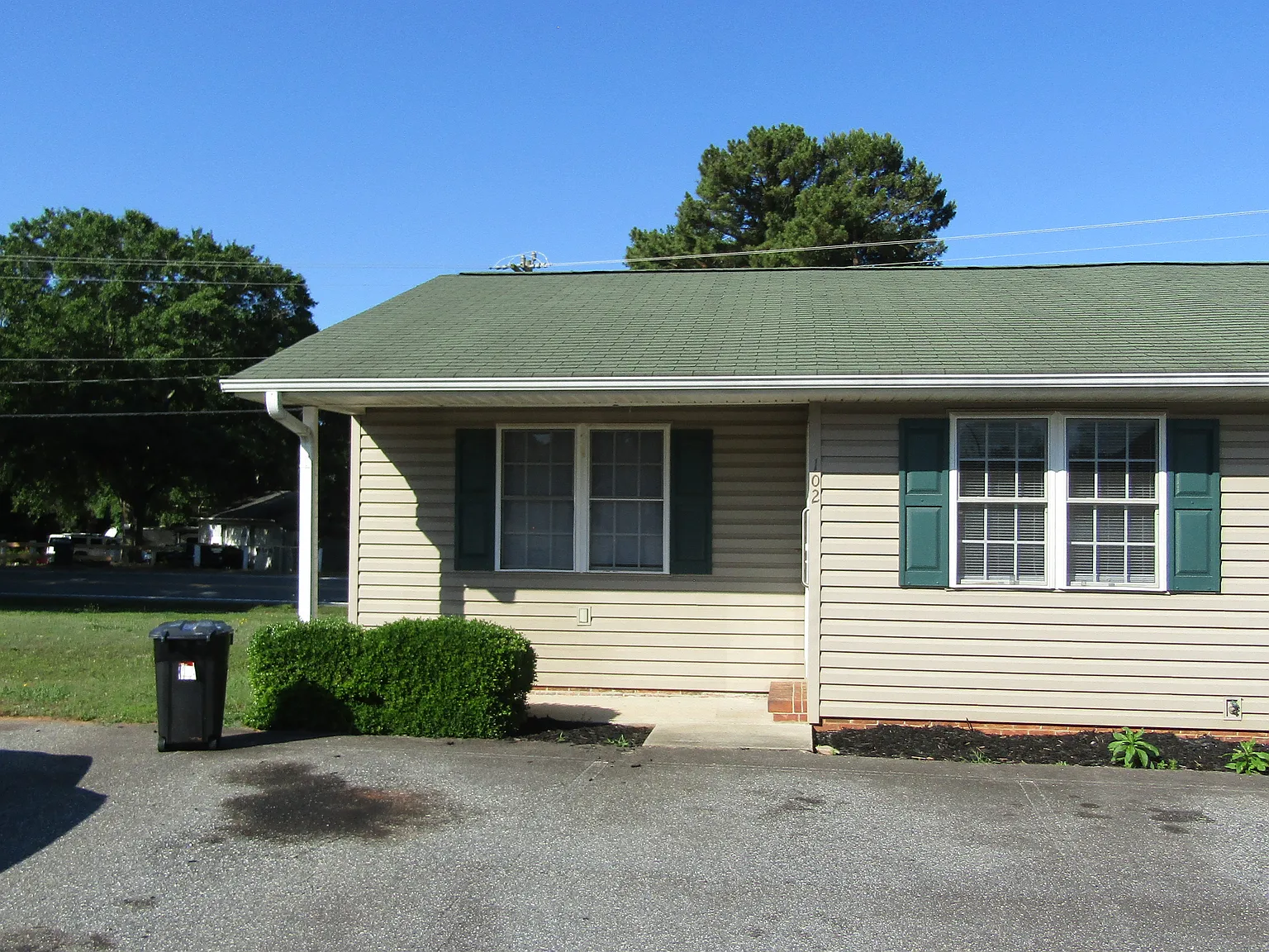 2 bed, 1.5 bath, 1100 sqft, $995 — Photo 1