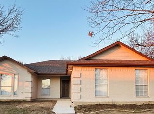 200 Cherokee Trl, Alvarado, TX 76009