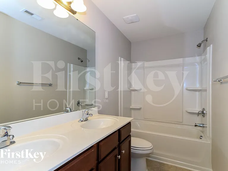 1541 Weatherend Dr — Photo 9