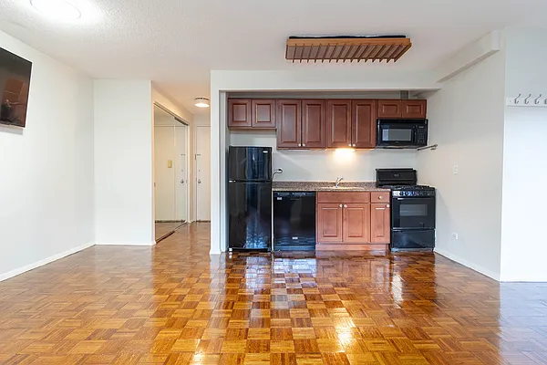 Sold by Compass | media 7