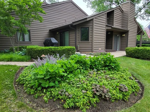 63 Lakewood Cir Unit 63, Saint Charles, IL 60174