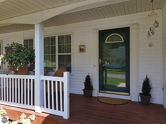 4th image of 5485 Millbrook Dr