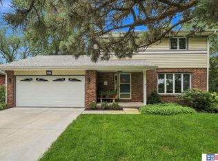 6621 Park Crest Ct, Lincoln, NE 68506