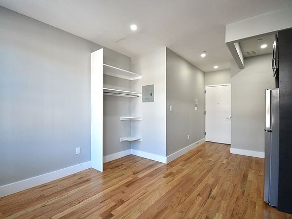 3rd image of 1331 Findlay Ave #3A
