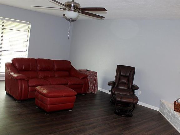 4th image of 216 Long Canyon Dr