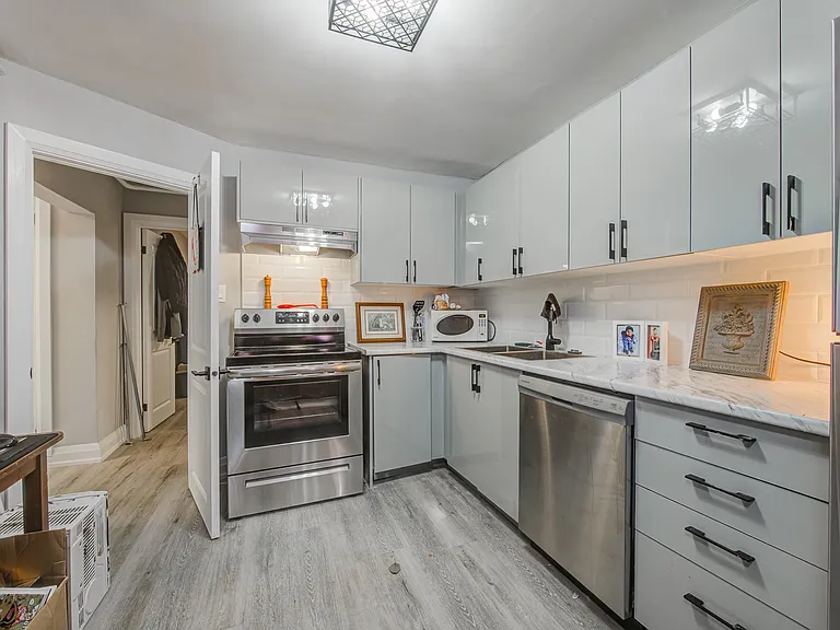 99 Haig St #2 — Photo 6