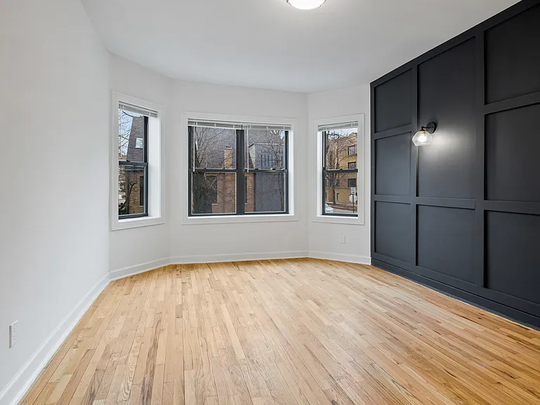 1904 N Whipple St #101 — Photo 9