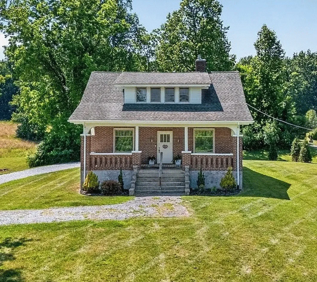 3 bed, 1.5 bath, 1587 sqft, $1,700 — Photo 1