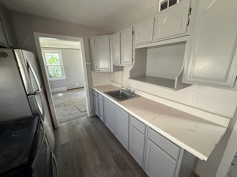 22829 Rosalind Ave — Photo 5