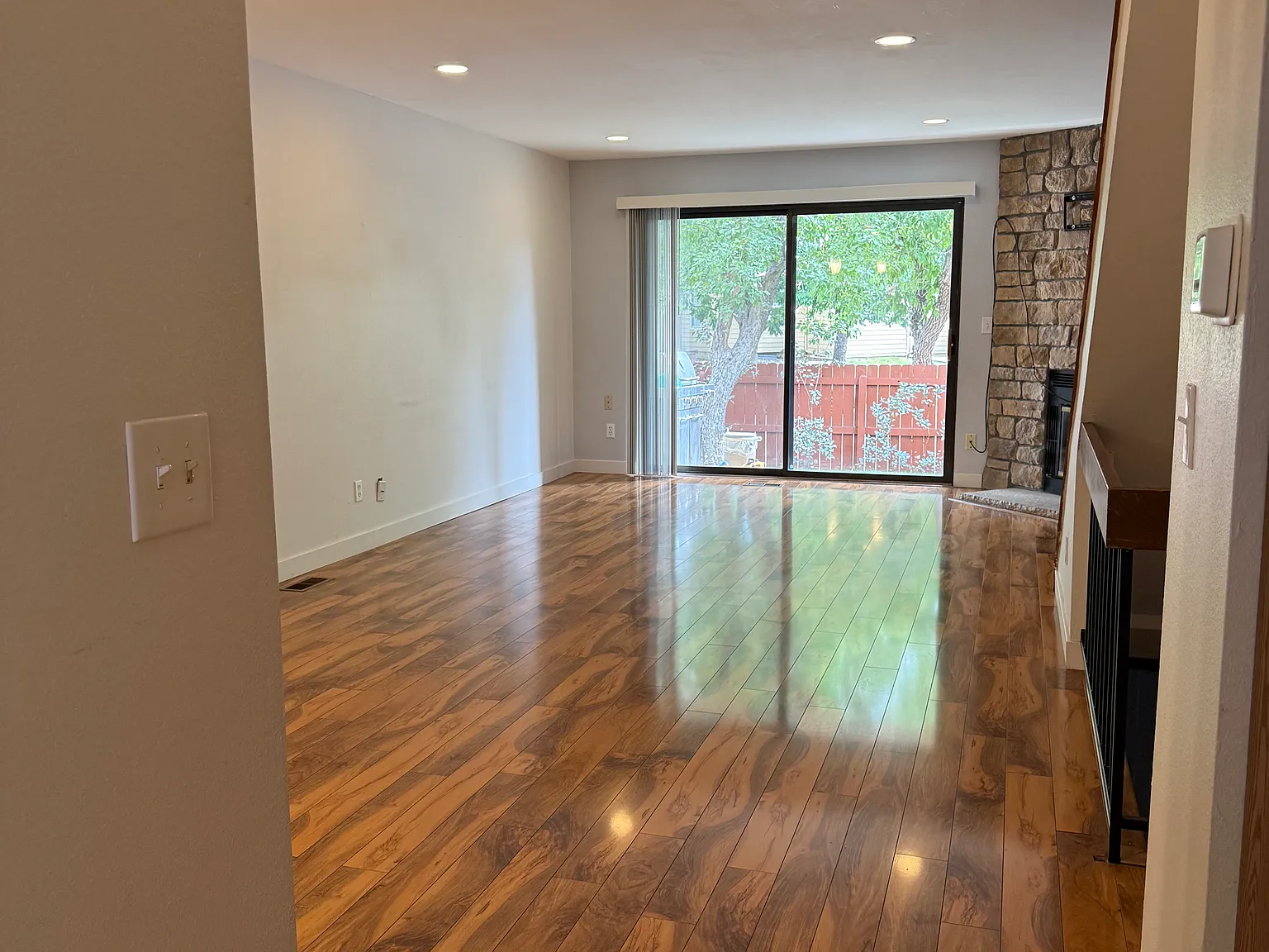 2 bed, 1800 sqft, $2,450 — Photo 3