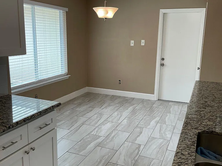 3430 Walhalla Dr — Photo 2